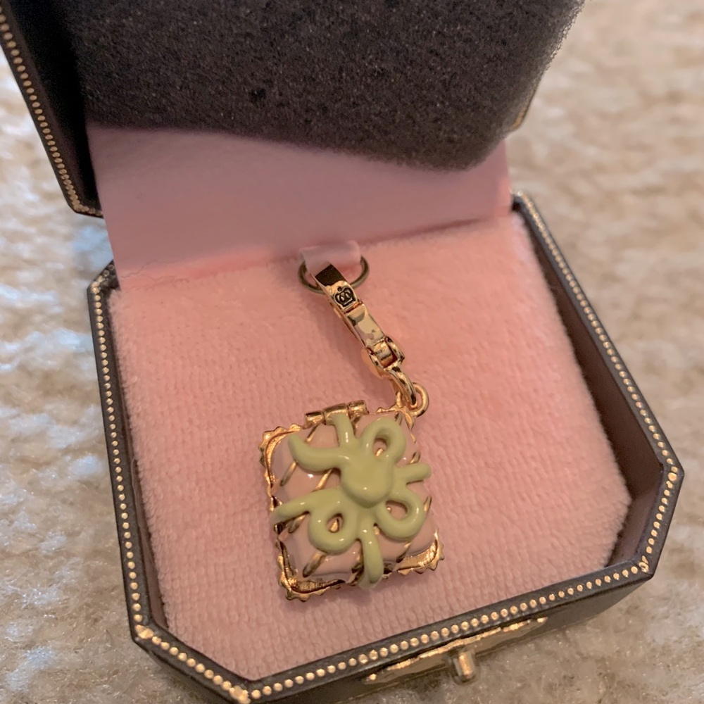 NIB Juicy Couture Petit Four Charm